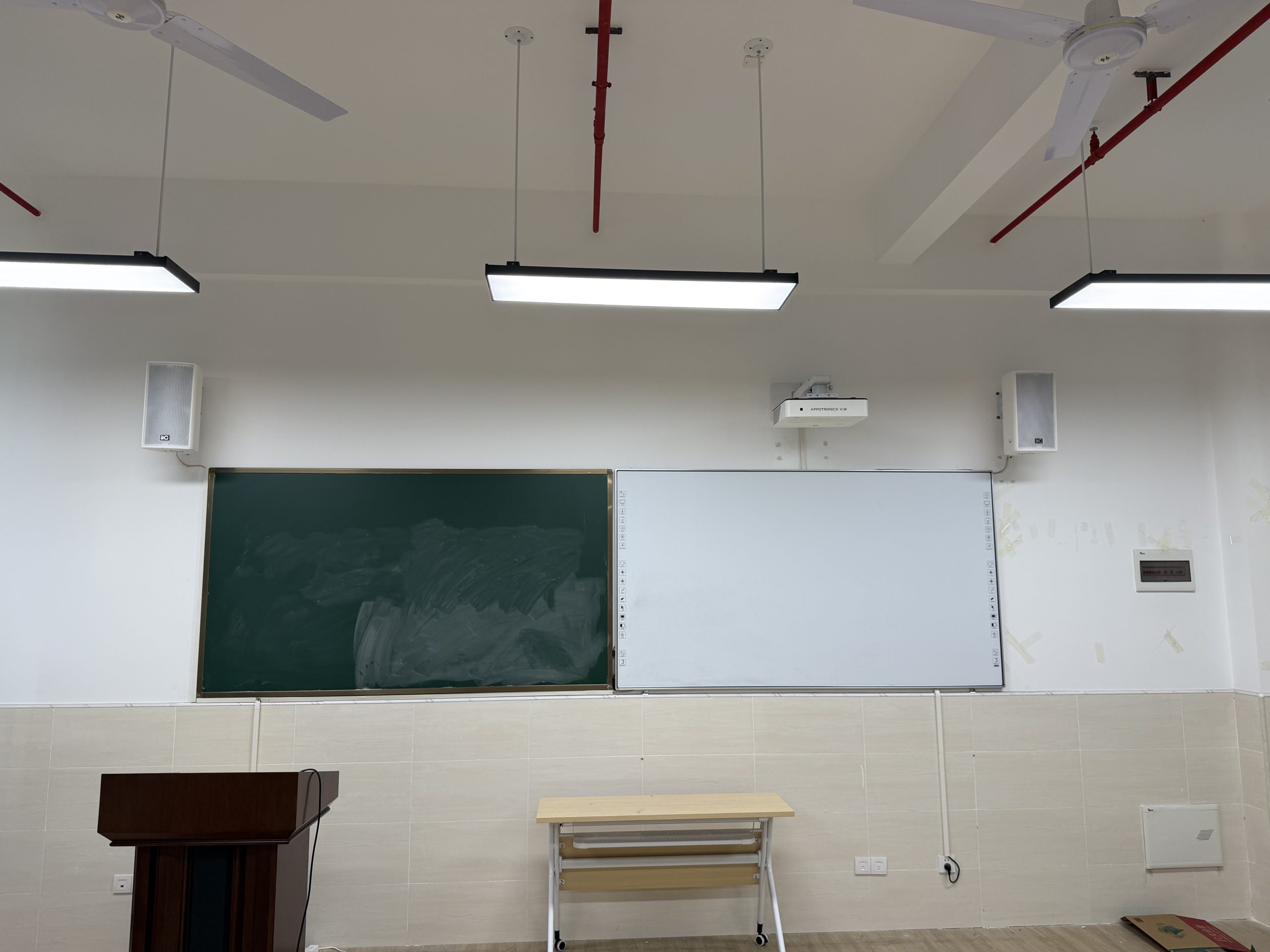 仲恺农业工程学院多媒体教室音视频系统安装