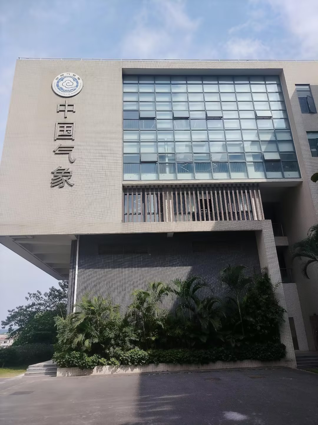 江门气象局演播室机柜突发故障,丁丁舞台现场抢修全力保障安全播出